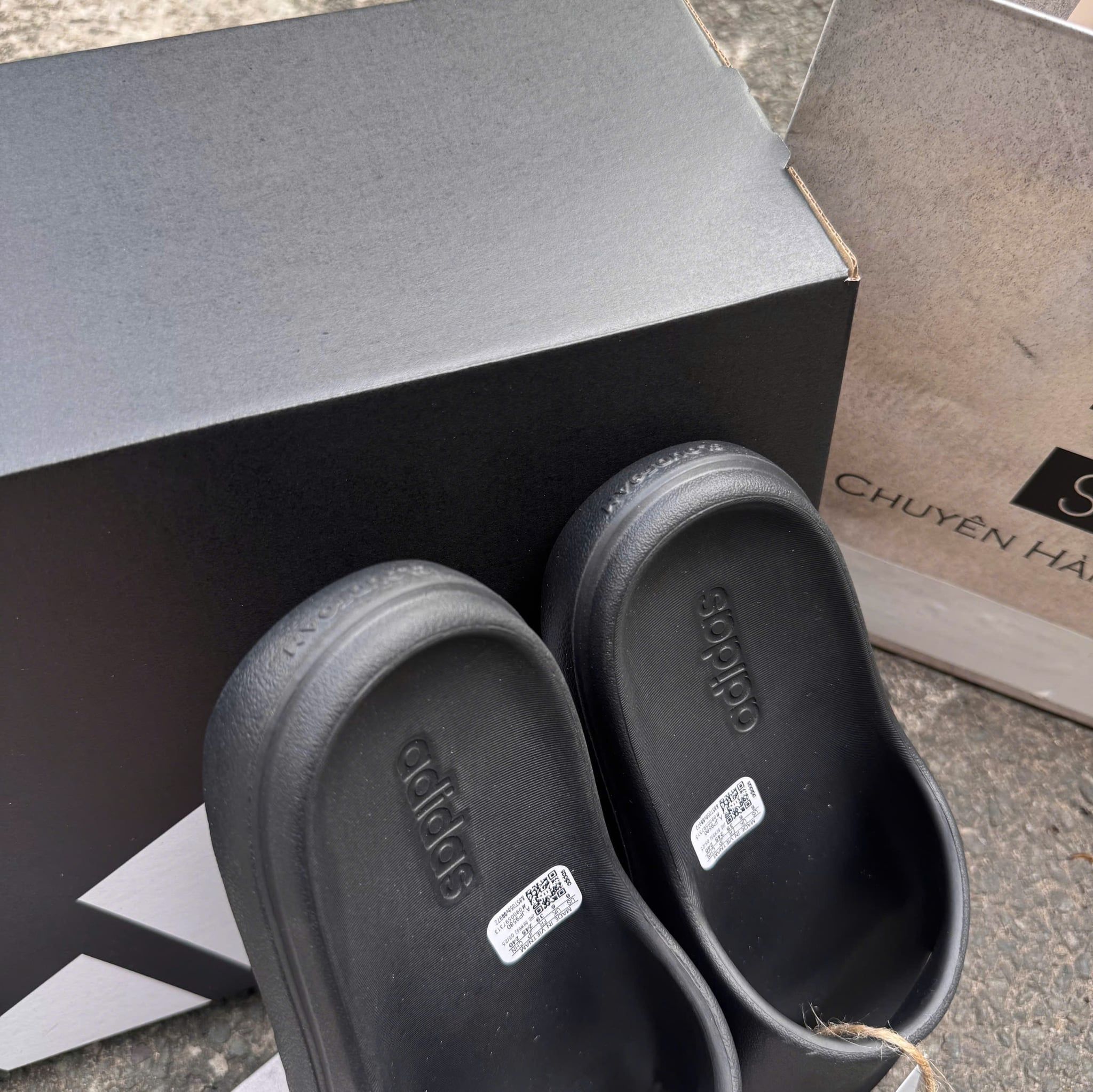  2780 - HÀNG CHÍNH HÃNG - DÉP ADIDAS LUMIA - ĐEN - CODE: JP9580 