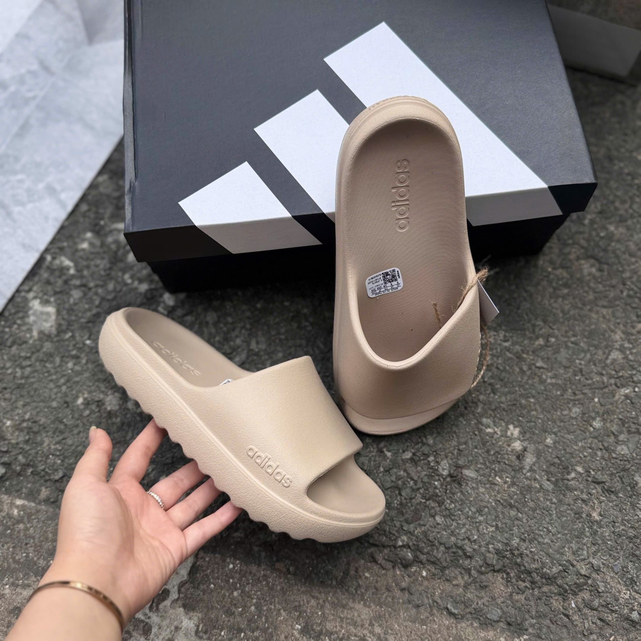  2782 - HÀNG CHÍNH HÃNG - DÉP ADIDAS LUMIA - BE - CODE: JP9579 