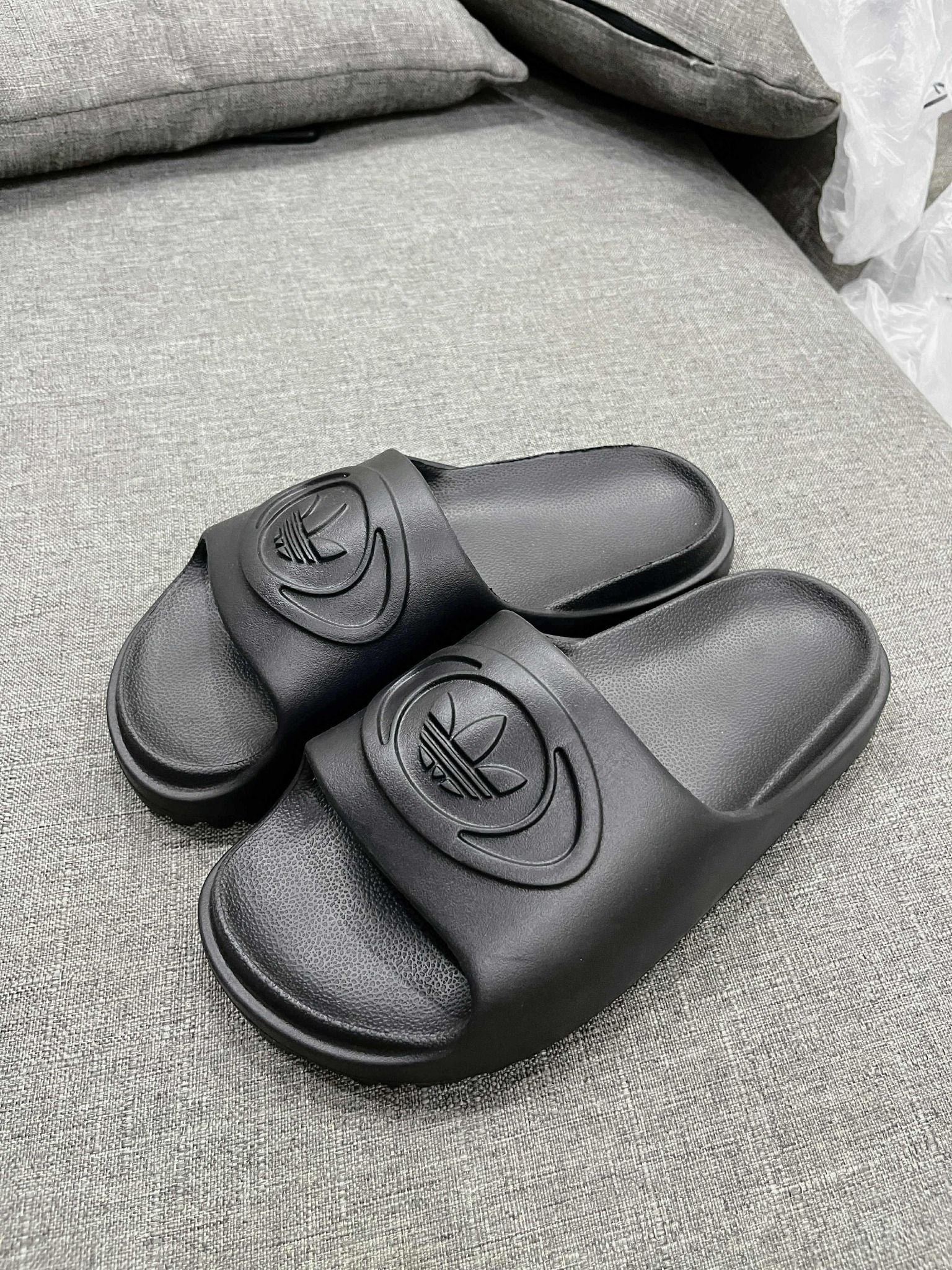  2730 - HÀNG CHÍNH HÃNG - DÉP ADIDAS SS25 - CỎ 3 LÁ ĐEN 