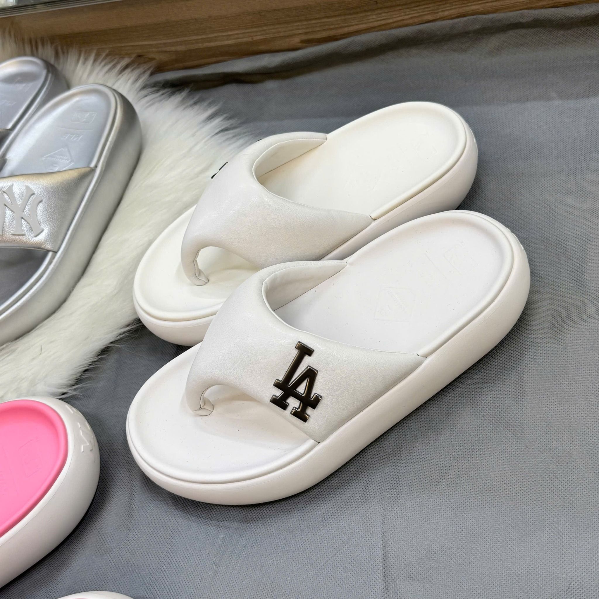  2736 - HÀNG CHÍNH HÃNG - Flip Flops Base - LA Dodgers - Trắng - Code: 3ALPBFL43 07IVS 