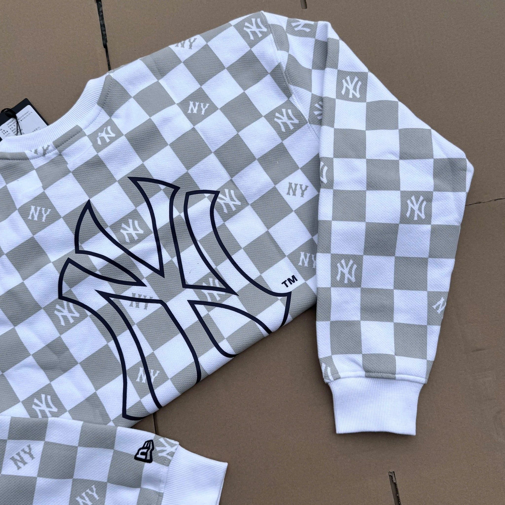  2770 - HÀNG CHÍNH HÃNG - ÁO LEN SWEATER NEW ERA DA CÁ - NY YANKEES - CARO XÁM- CODE: 14742087 