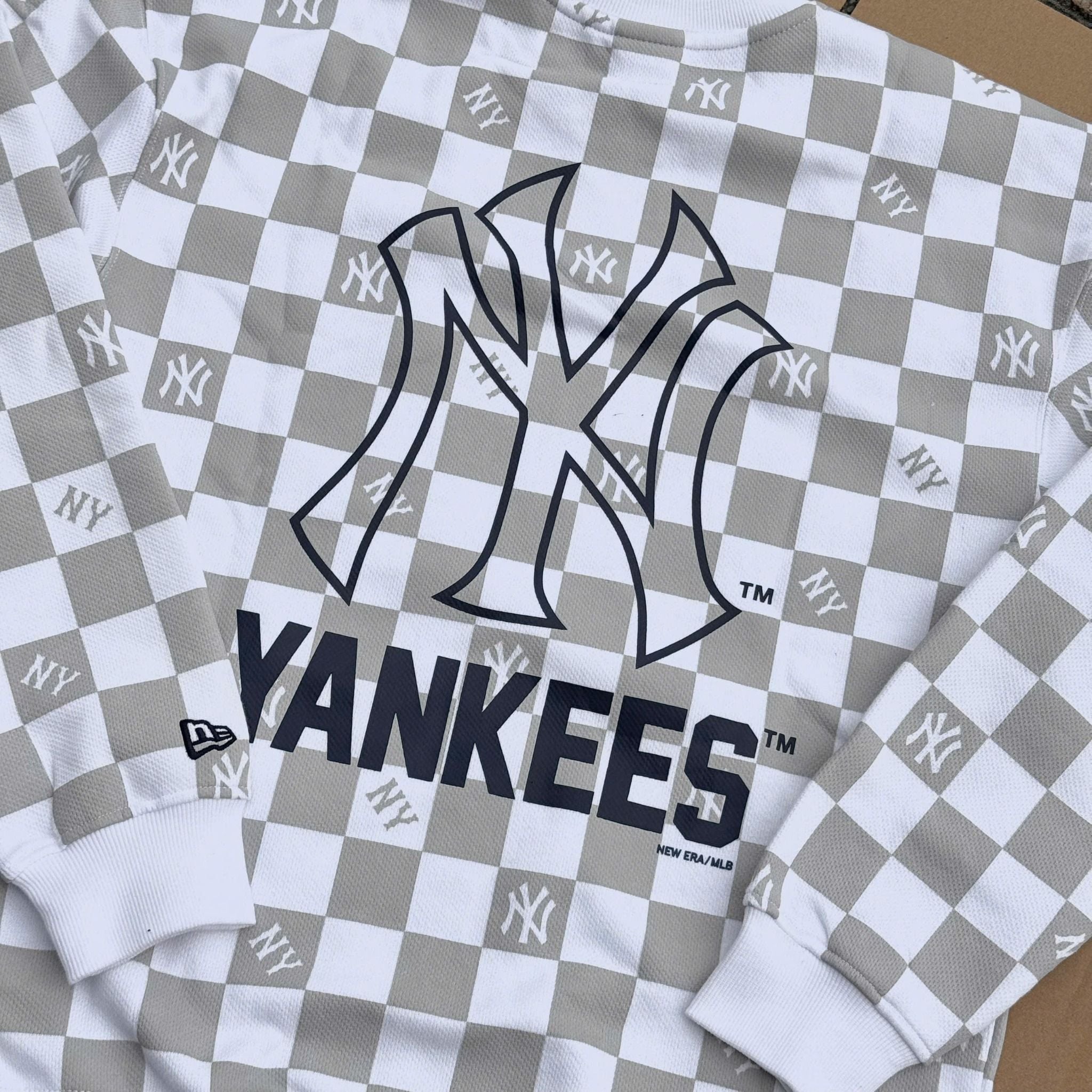  2770 - HÀNG CHÍNH HÃNG - ÁO LEN SWEATER NEW ERA DA CÁ - NY YANKEES - CARO XÁM- CODE: 14742087 