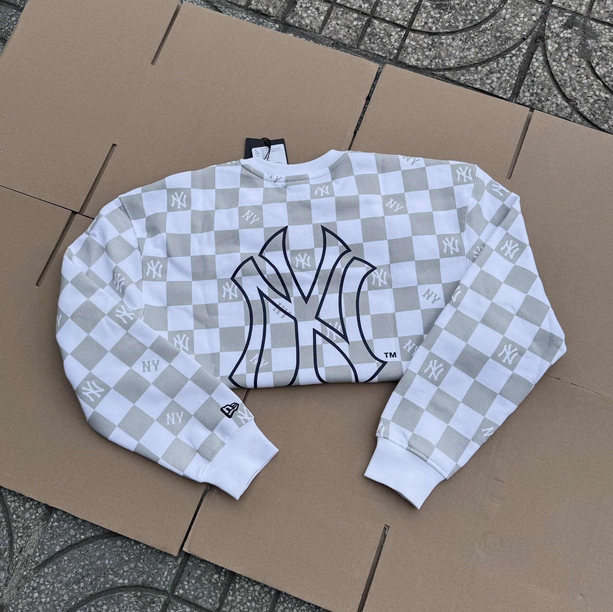  2770 - HÀNG CHÍNH HÃNG - ÁO LEN SWEATER NEW ERA DA CÁ - NY YANKEES - CARO XÁM- CODE: 14742087 