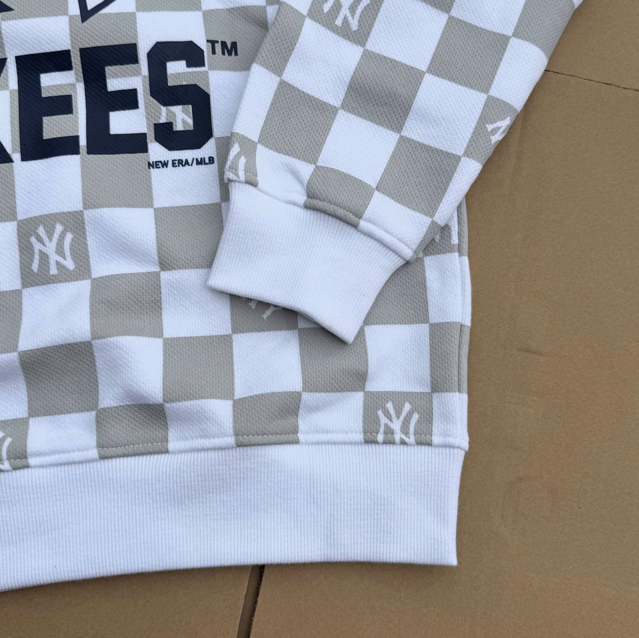  2770 - HÀNG CHÍNH HÃNG - ÁO LEN SWEATER NEW ERA DA CÁ - NY YANKEES - CARO XÁM- CODE: 14742087 