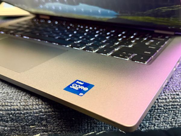 Laptop Core i5-1145G7 - Tặng Kèm Phần Mềm Hát Live