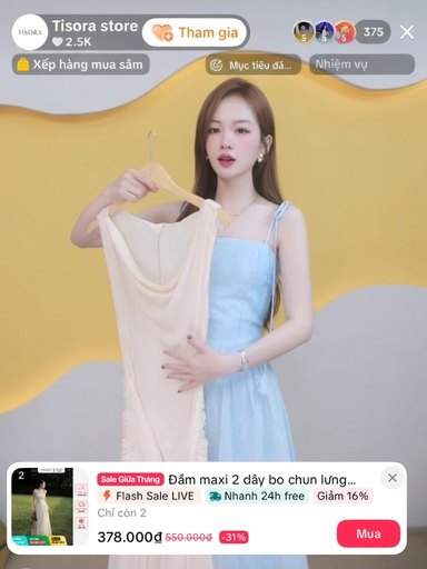 Shop thời trang live bán hàng bằng bộ thiết bị Lâm Phát Studio
