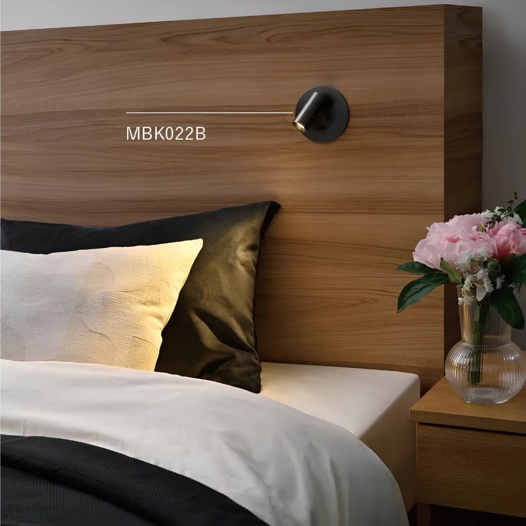 Đèn Đọc Sách Âm Vách Đầu Giường MotoM MBK022 Thân Ngắn Đế Tròn (φ100mm) – Khớp Xoay Gập Linh Hoạt Cao Cấp Chuẩn Khách Sạn Nhật Bản 