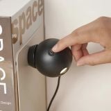  Đèn LED Đọc Sách Nam Châm Xoay Cầu MotoM MBK039 (Đen/Trắng) – Cảm Ứng Tăng Giảm Độ Sáng Vô Cấp, Dán/Bắt Vít Đa Năng Nhật Bản 