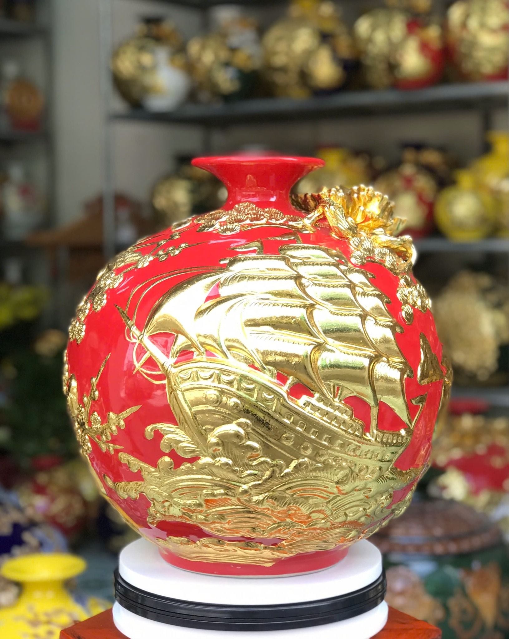  Bình phong thủy thu hút tài lộc Gốm sứ Bát Tràng dát vàng cao cấp HLVHTBDV 