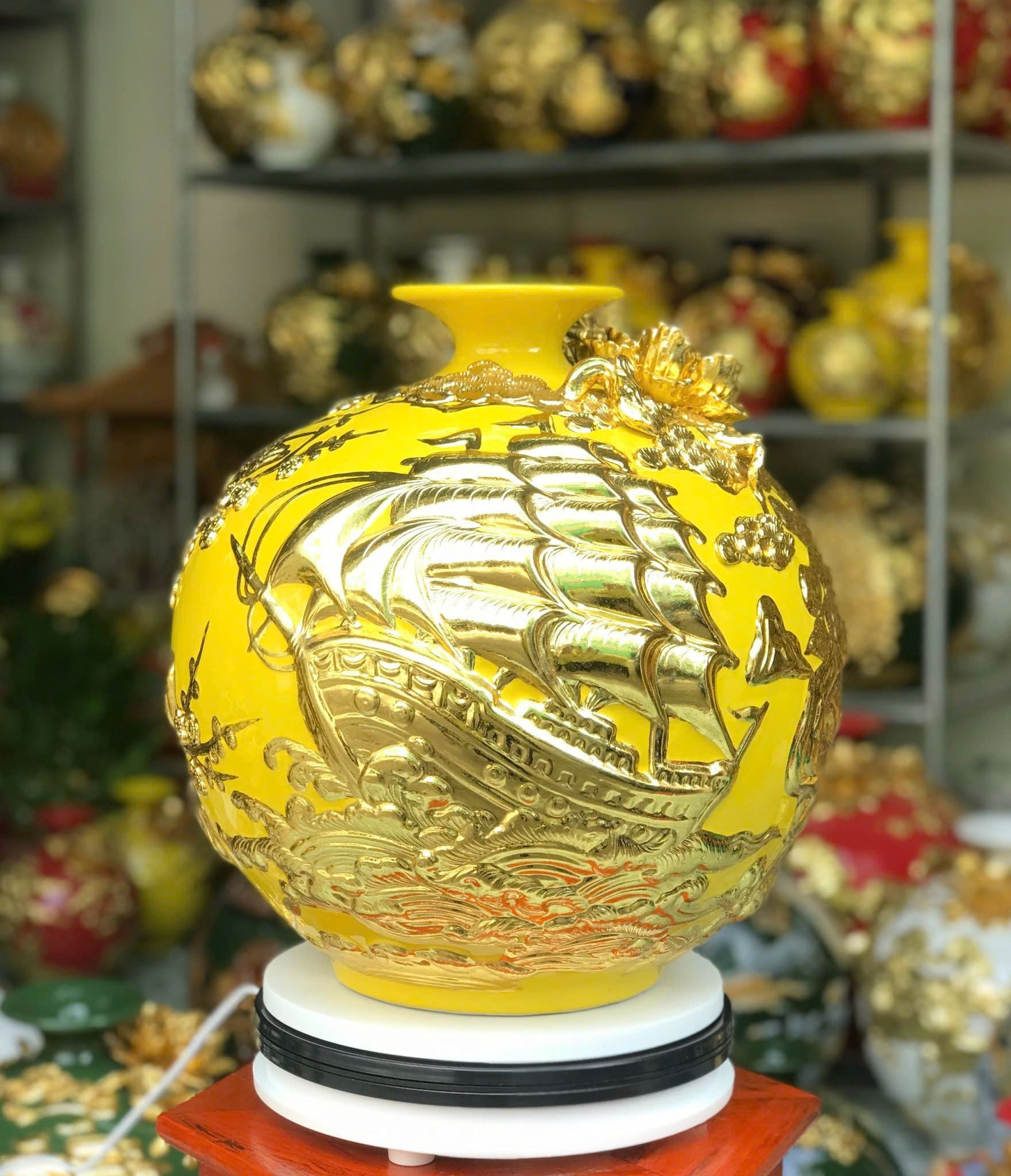  Bình phong thủy thu hút tài lộc Gốm sứ Bát Tràng dát vàng cao cấp HLVHTBDV 