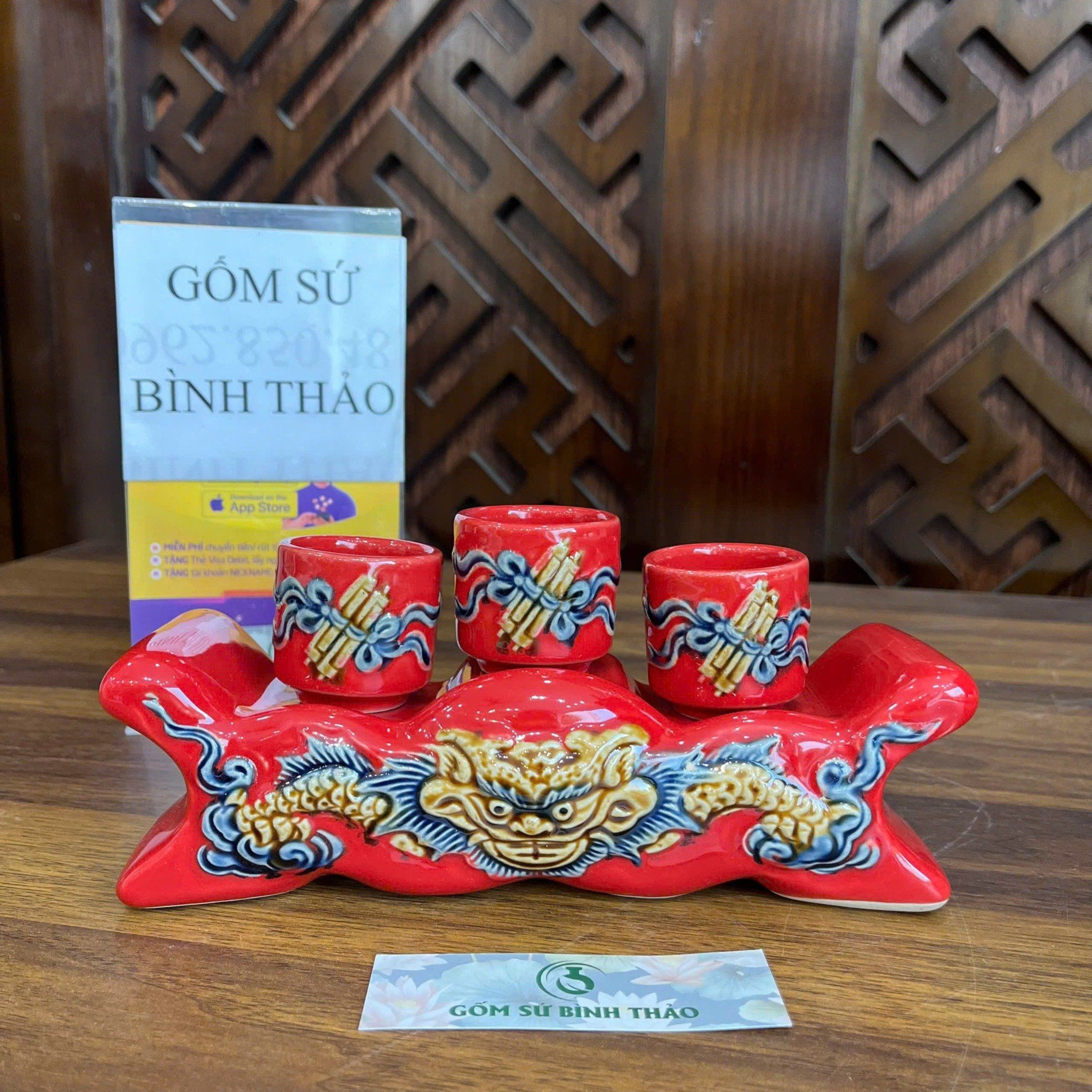  Bộ kỷ thờ cúng, bộ ly thờ, chung nước men đỏ họa tiết rồng đắp nổi - Gốm sứ Bát Tràng cao cấp 