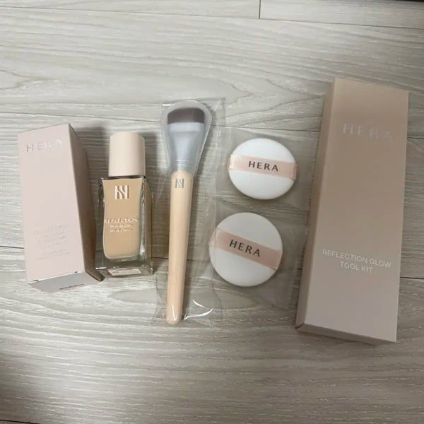  Set Cọ Nền + 2 Bông Phấn Tán Cushion Hera Reflection Glow Tool Kit 