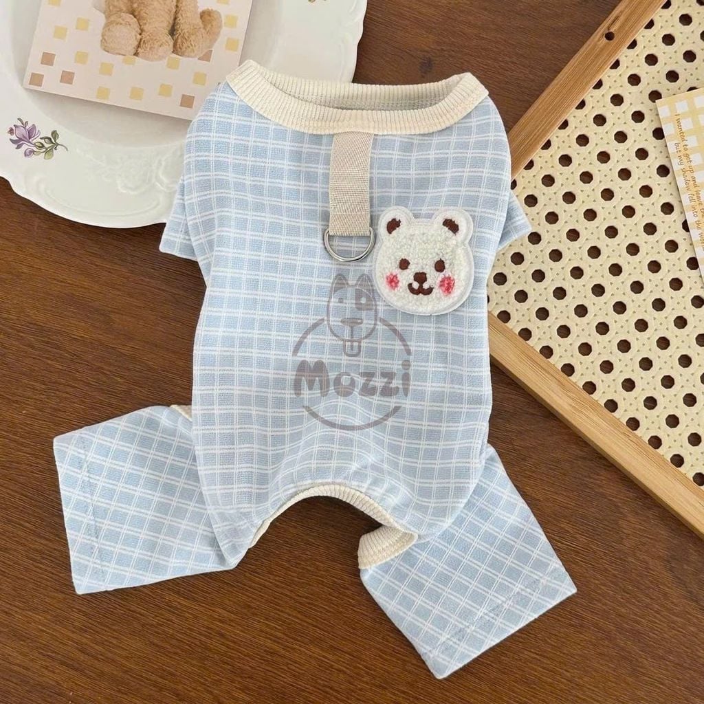 Áo liền chân caro mặt gấu trắng có khoen dắt cho chó mèo