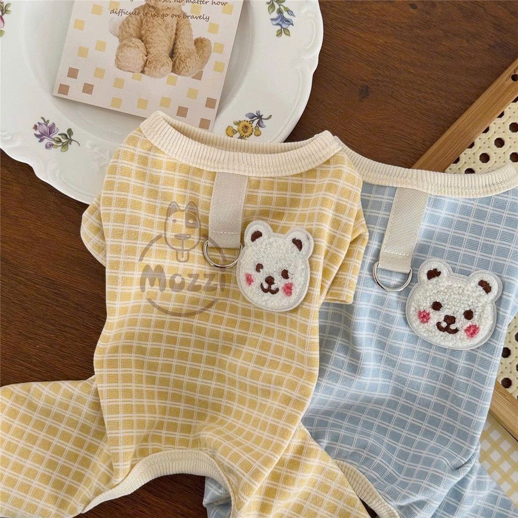 Áo liền chân caro mặt gấu trắng có khoen dắt cho chó mèo