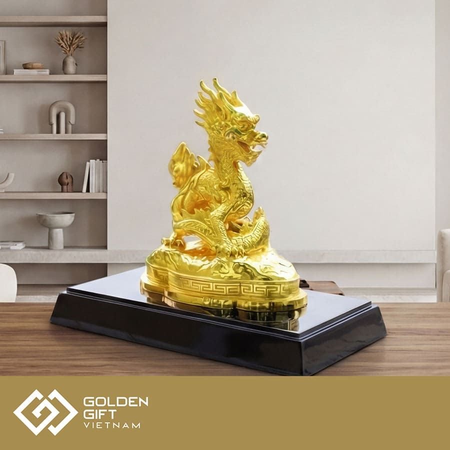 Rồng thời nhà Nguyễn mạ vàng