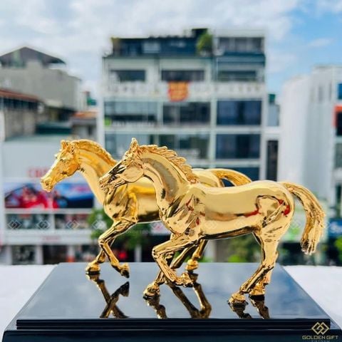 Tượng Song Mã Tự Do