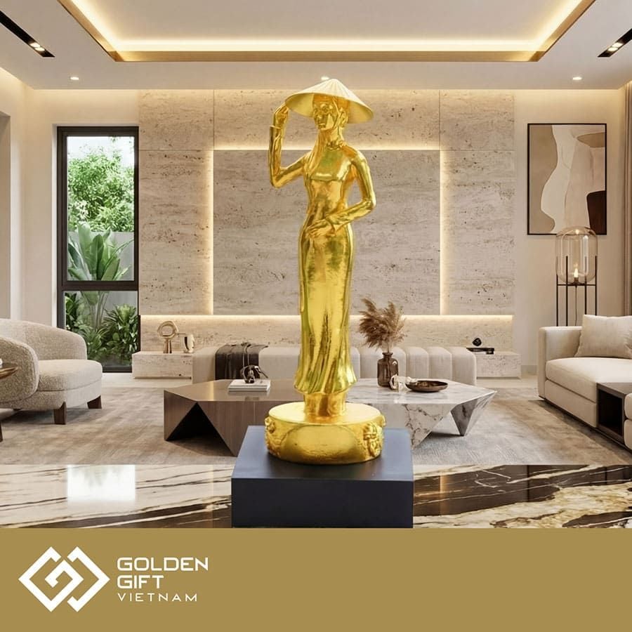 Tượng cô gái mặc áo dài Việt Nam mạ vàng