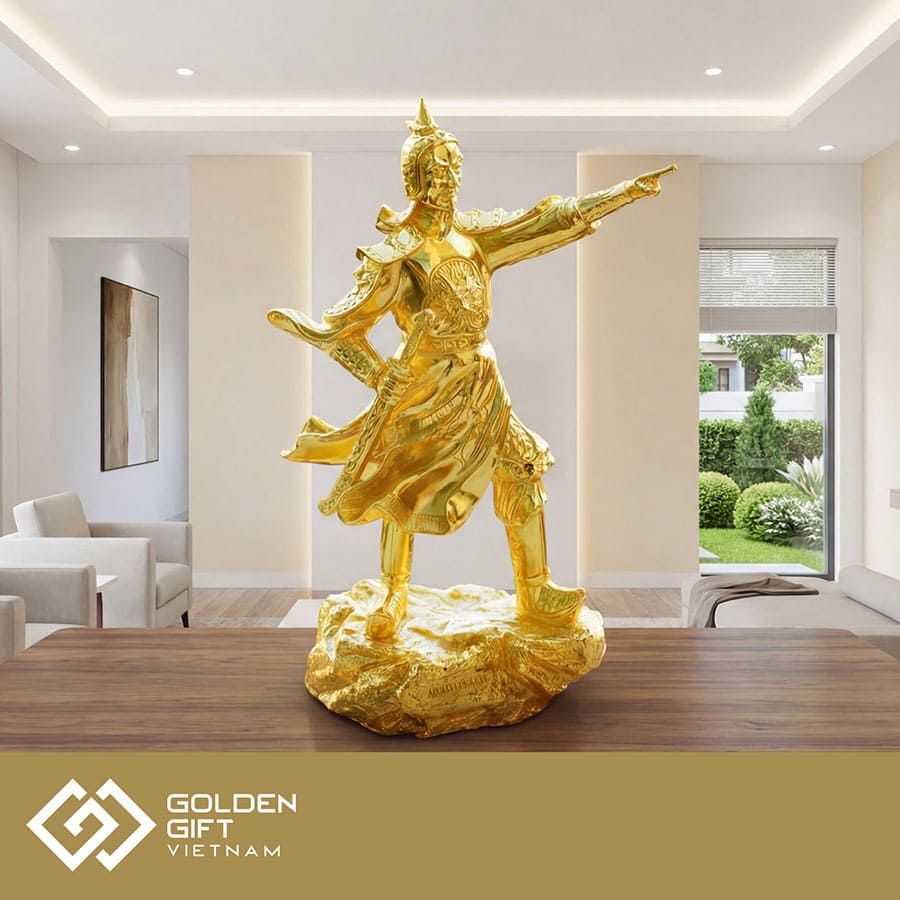 Tượng Đức Thánh Trần Hưng Đạo mạ vàng