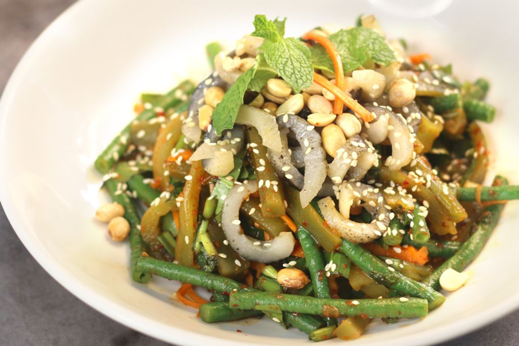 Gỏi Hải Sâm Tiến Vua - Crispy Sea Cucumber Salad With King Vegetables 