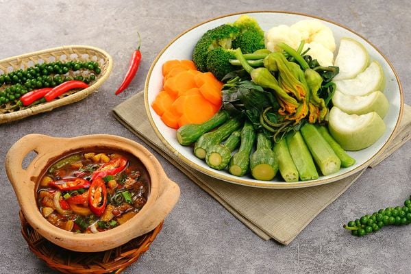  Rau Củ Luộc Kho Quẹt - Boiled Vegetables & Braised Fish Sauce 