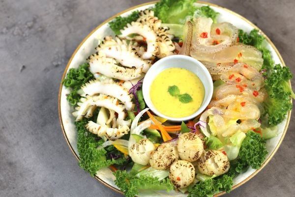  Salad Hải Sản Nhiệt Đới Kiểu Khoái - Khoái Style Tropical Seafood Salad 