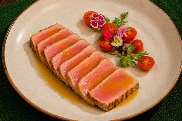  Salad Cá Ngừ Đại Dương Hồng Đào - Medium-Rare Grilled Ocean Tuna Salad 