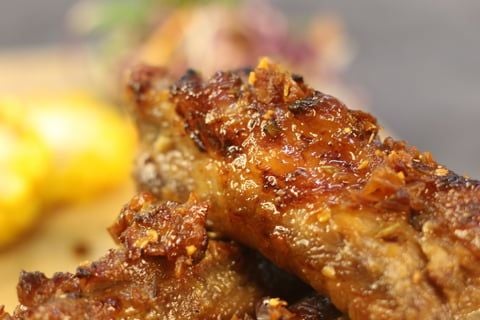  Sườn Thăn Cháy Cạnh Cốt Mơ - Caramelized Pork Ribs With Apricot Glaze 