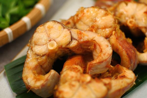  Cá Tầm Nướng Muối Ớt - Grilled Sturgeon With Chili Salt 