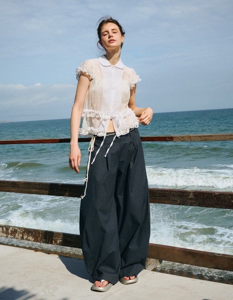  Sweet Dare Shirt – Áo sơ mi cổ tròn tơ xuyên thấu phối bèo Remmus - BST Remmus x Dove 