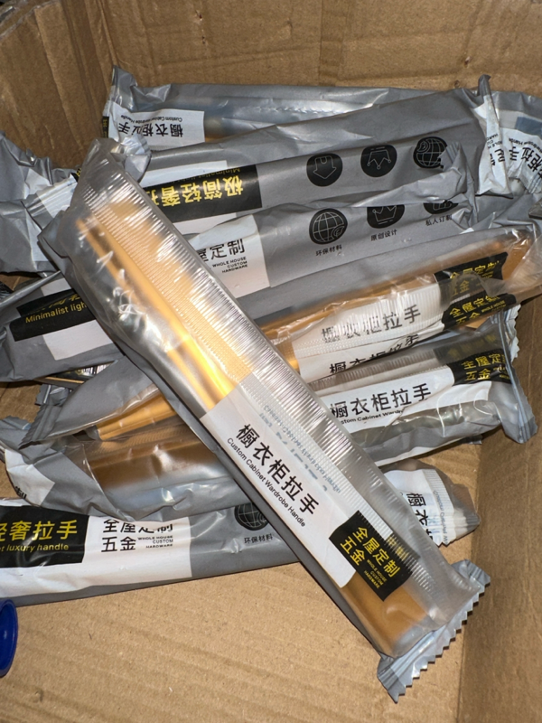  Tay nắm tủ 671D màu vàng 128 (70C/H) 