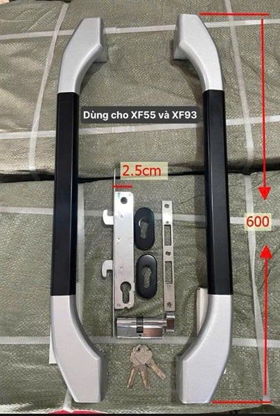  Khóa tay nắm chữ D lớn đen bạc 6T ( dùng cho hệ 55 và 93) 