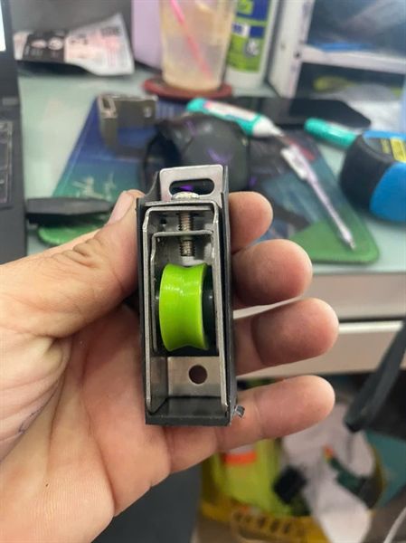  Bánh xe đơn nhựa hệ vát cạnh màu xanh đế thấp 