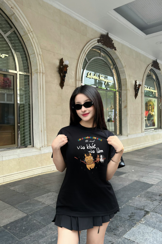 Áo Thun Unisex Mã Tiểu Dã Vừa Khóc Vừa Chạy KPI - O1A251