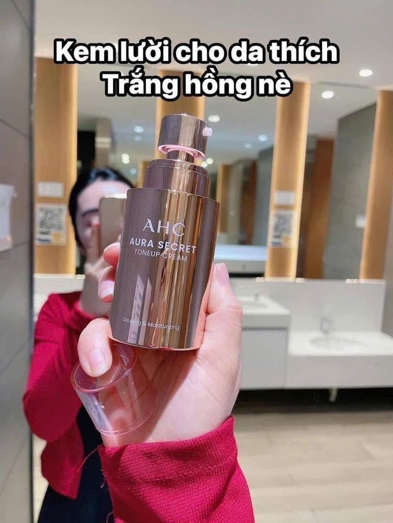 KEM DƯỠNG ẨM VÀ LÀM SÁNG DA AHC AURA SECRET TONE UP SPF30 PA++