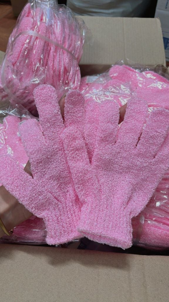 GĂNG TAY TẮM TẨY TẾ BÀO CHẾT THE BODY SHOP