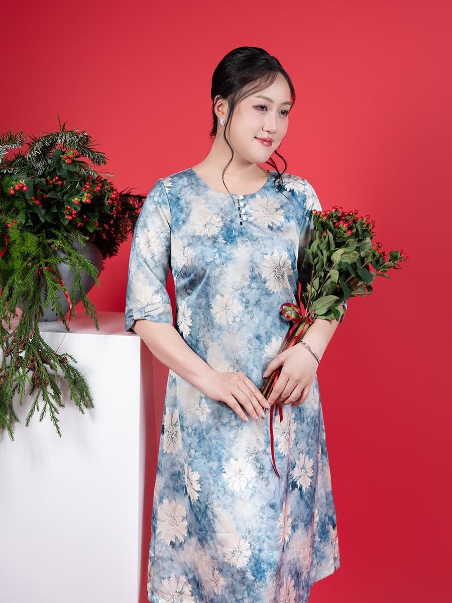  HẠNH - Đầm kiểu cổ tròn đính nút tay lỡ chất liệu lụa Mẫu Đơn 5609/5.282 