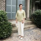  Hạnh - Áo kiểu trung niên cổ tròn kết hạt châu chất liệu lụa in họa tiết hoa 1432/3.385/4.446 