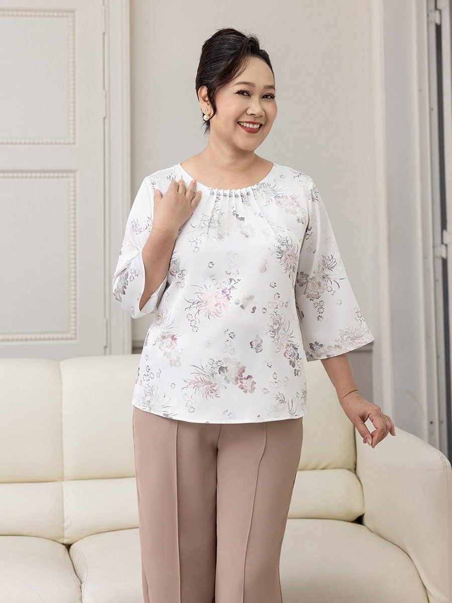  Hạnh Áo cổ tròn kết hạt in họa tiết hoa nhỏ ánh bạc, tay lửng 1432/5.41 