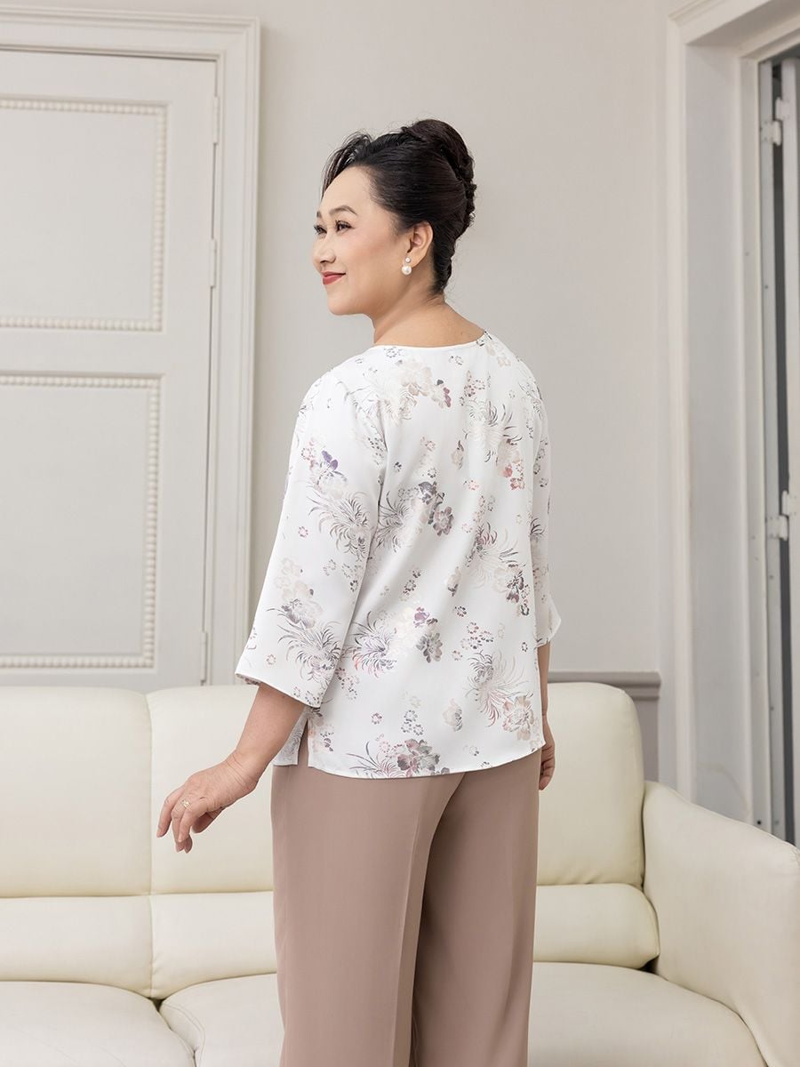  Hạnh Áo cổ tròn kết hạt in họa tiết hoa nhỏ ánh bạc, tay lửng 1432/5.41 