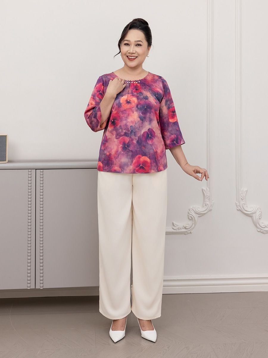  Hạnh Áo cổ tròn họa tiết hoa dập nổi, kết hạt, tay lửng 1432/5.295 