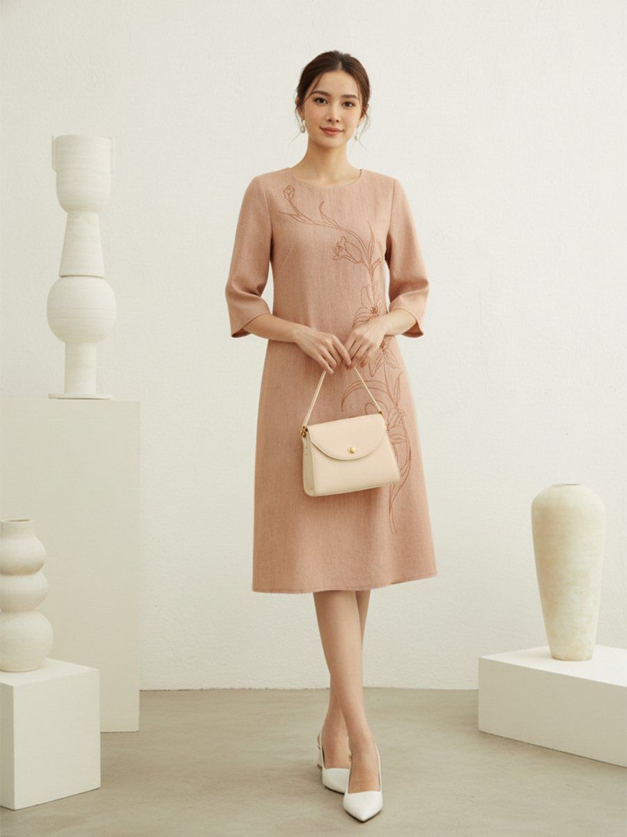  HẠNH - Đầm kiểu phom suông cổ tròn tay lỡ chất liệu cotton thêu hoa 1623/5.438 
