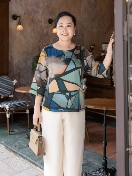  HẠNH - Áo kiểu cổ tròn cổ đính bi tay lỡ chất liệu lụa Canvan 2472/5.15 