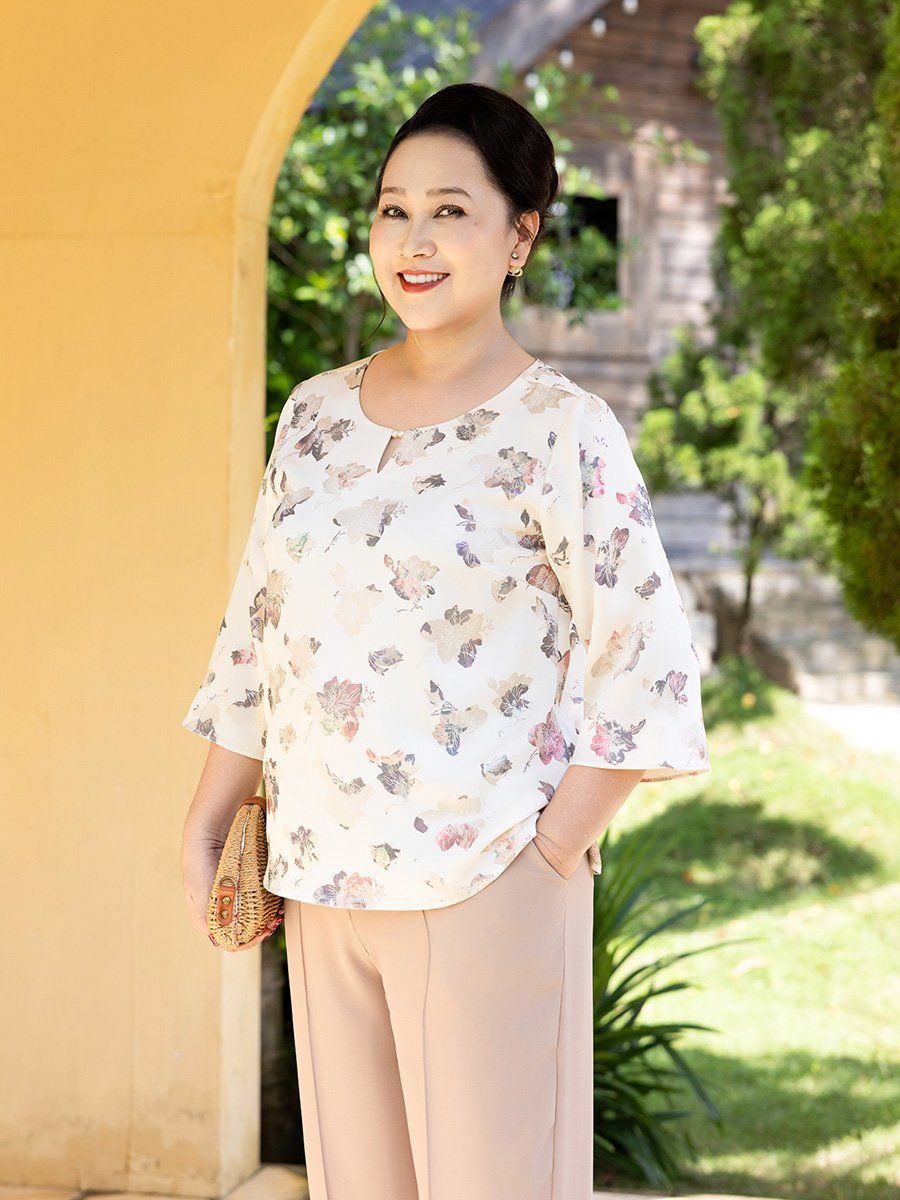  Hạnh - Áo Kiểu Trung Niên Cổ Tròn Kết Hạt Tay Lỡ Chất Liệu Lụa Canva In Hoa Văn 2472/4.615/5.72 