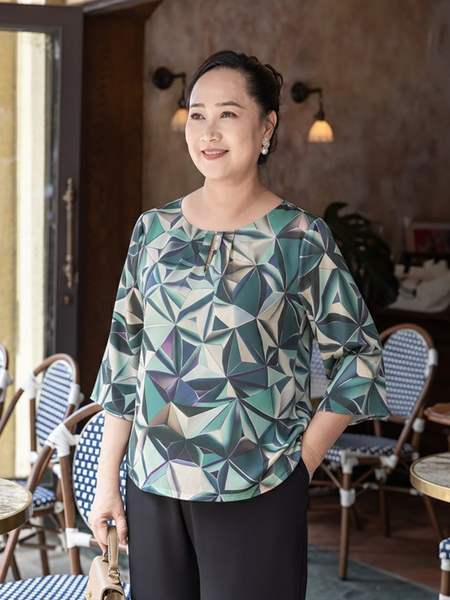  Hạnh - Áo kiểu trung niên cổ tròn tay lỡ chất liệu Cavan in họa tiết 2486/5.411 