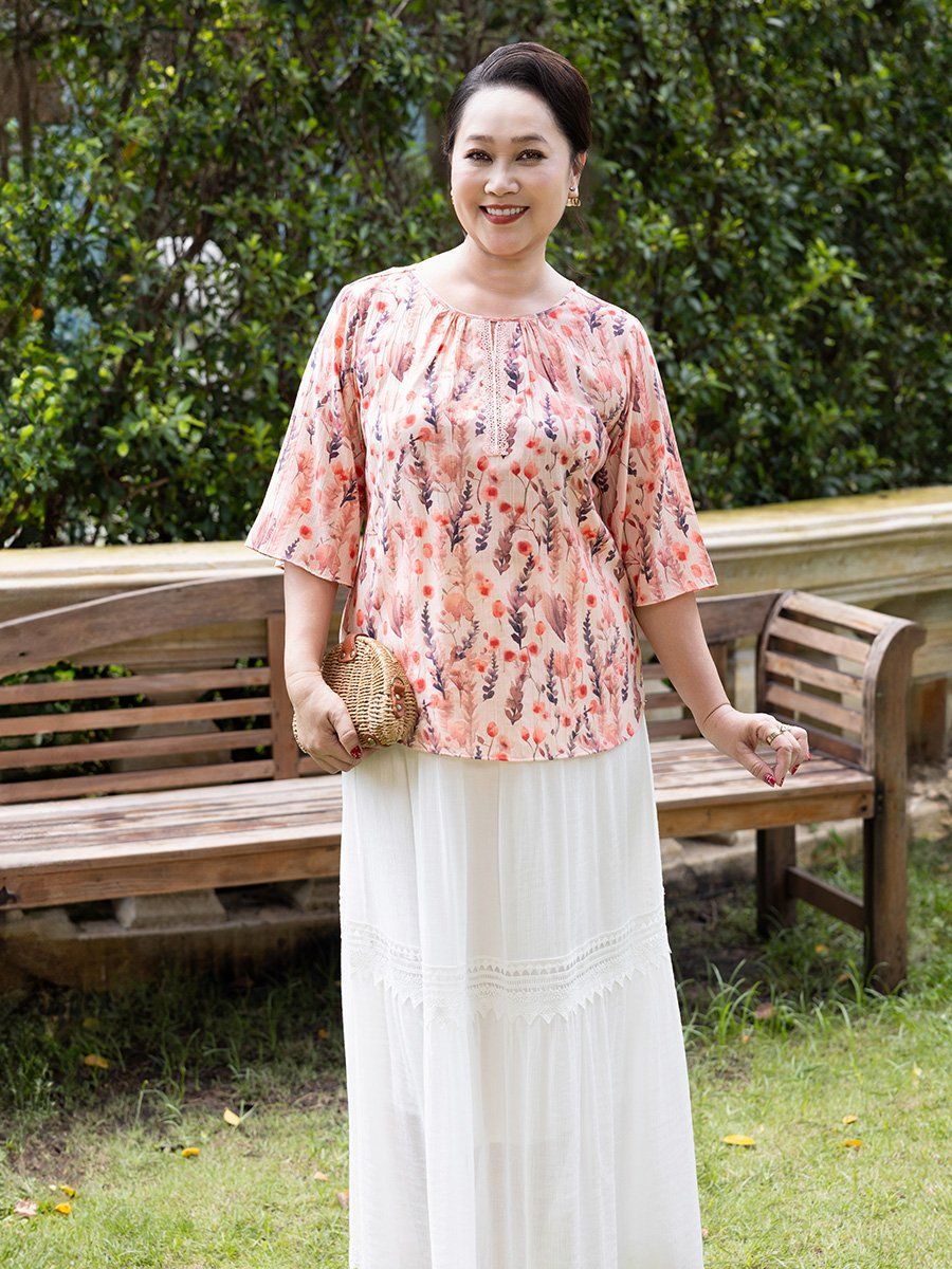  Hạnh - Áo kiểu trung niên cổ tròn phối ren chất liệu cotton in họa tiết hoa 25414/5.326 