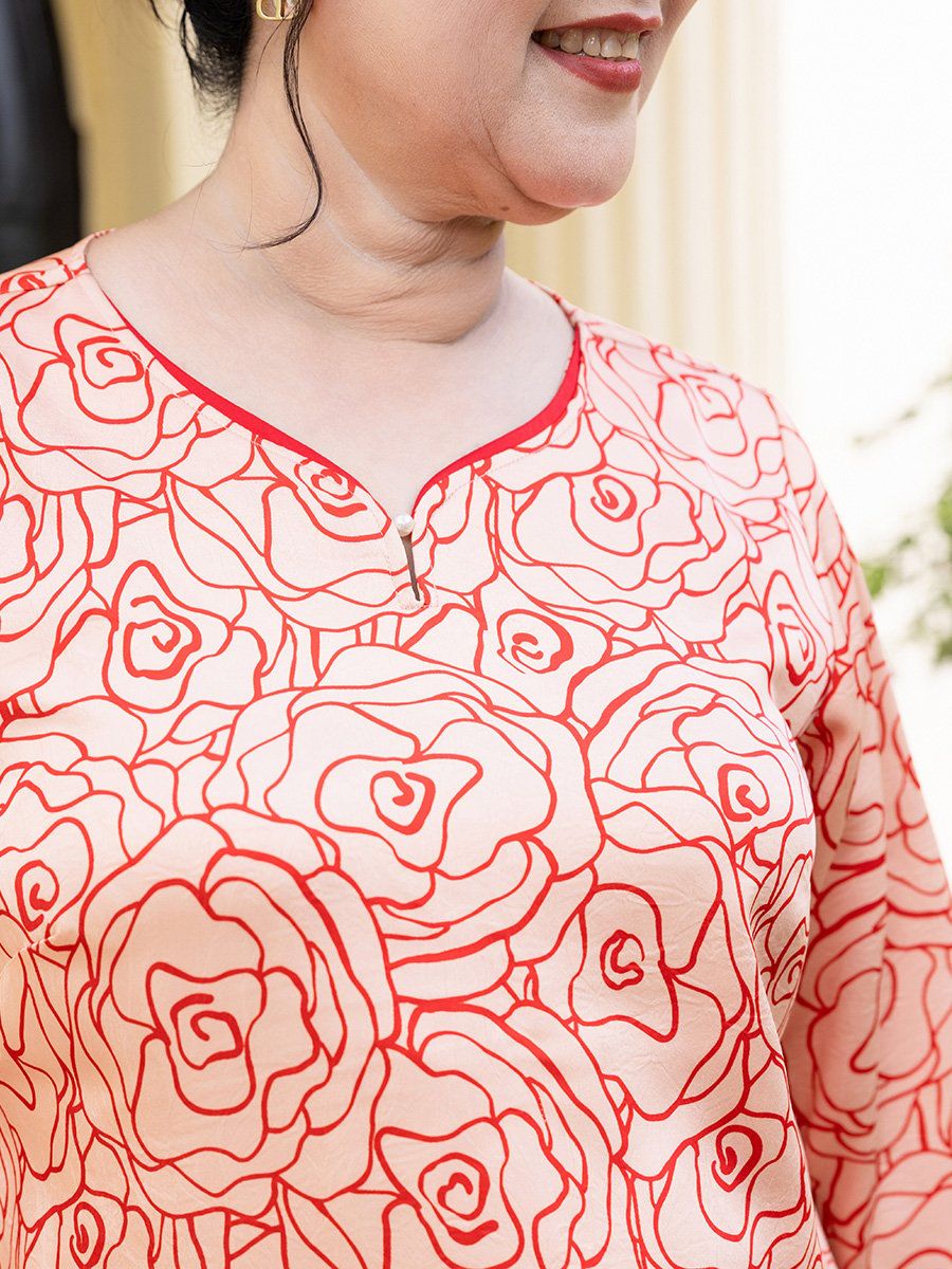  Hạnh Áo viền cổ xẻ lá trầu đính hạt châu, in họa tiết sóng biển, tay lửng 25415/5.2/5.274 