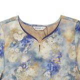  Hạnh - Áo kiểu trung niên cổ xẻ lá trầu đính hạt châu chất liệu lụa in họa tiết 25415/5.400/5.399/5.401 