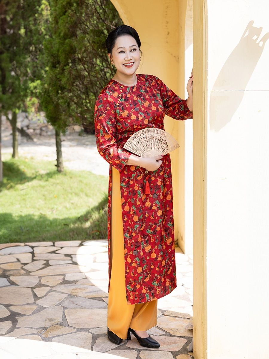  HẠNH - Bộ áo dài trung niên cổ tròn đính nút vải chất liệu lụa Mẫu Đơn 25419/5.196 