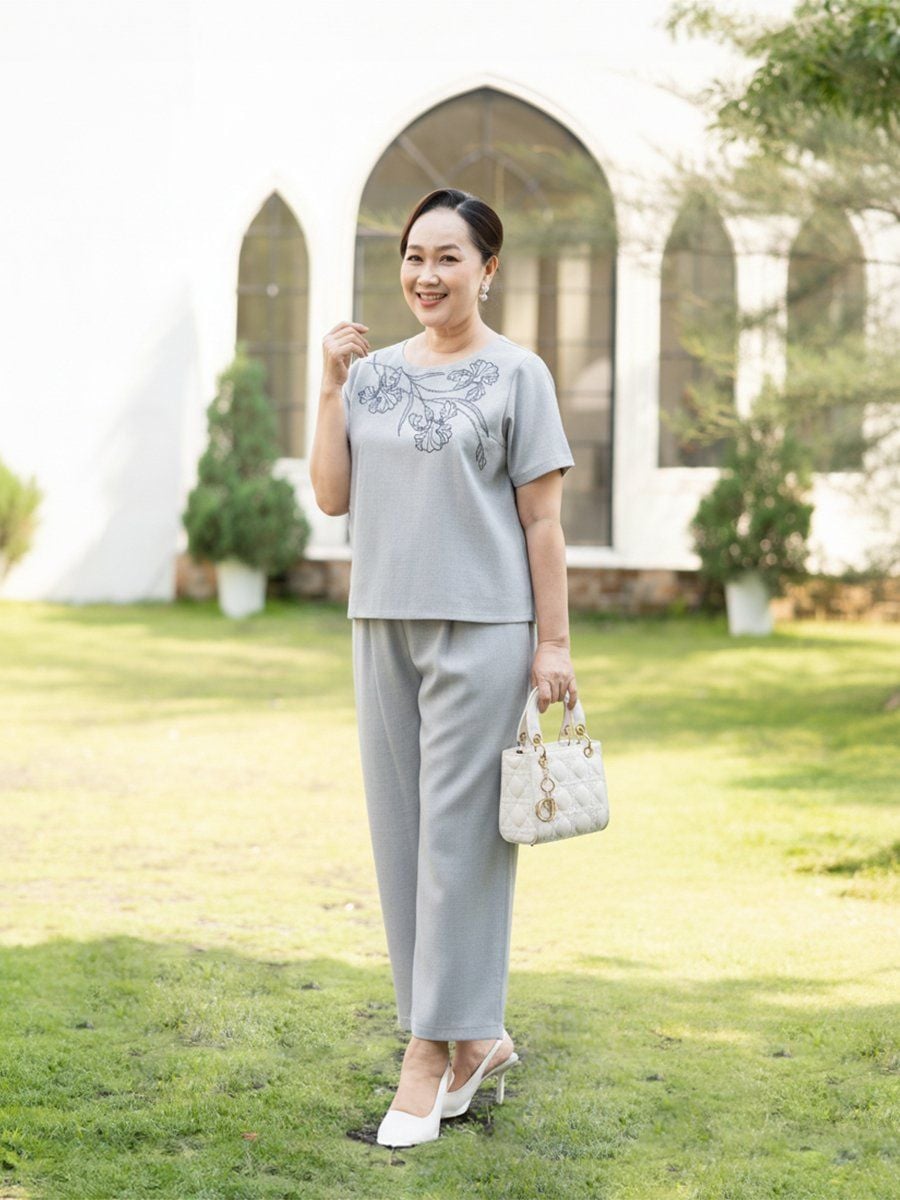  HẠNH - Bộ quần dài cổ tròn tay ngắn chất liệu cotton thêu hoa 3413/5.473 