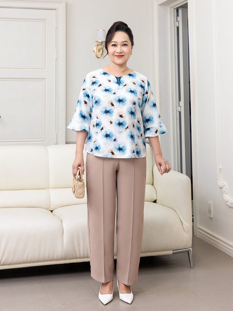  Hạnh áo cổ xẻ V viền kết hạt, vạt trước bo tròn, tay ngắn bèo cách điệu 4428/5.267 